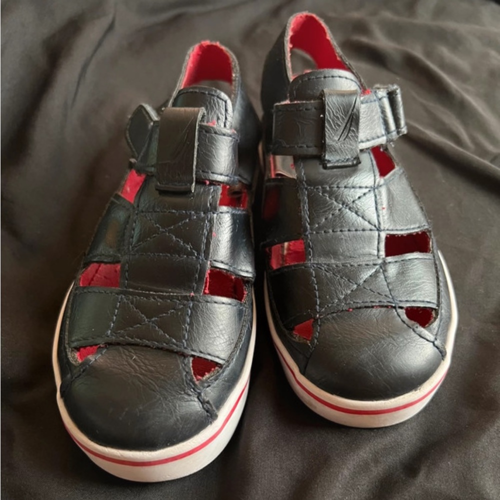 EUC - Natuica Boys Fisherman Sandas Size 10